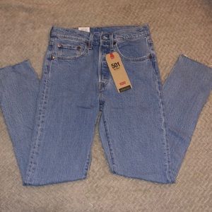 BRAND NEW - Levi’s Skinny High Rise Fitted Through Hip & Tie